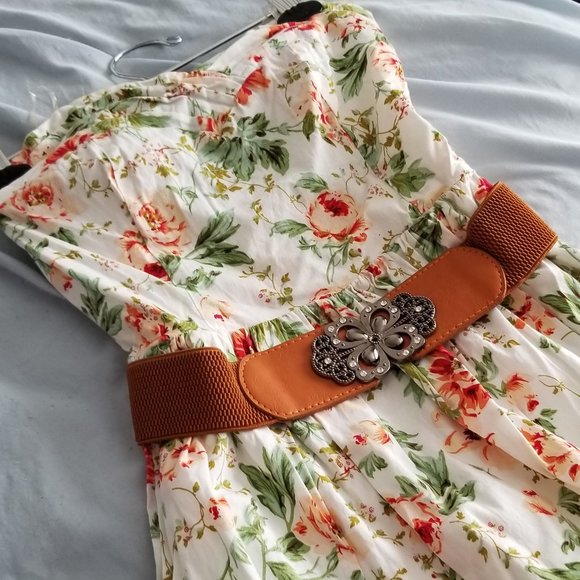 Limite Strapless Flower Dress - Picture 3 of 5